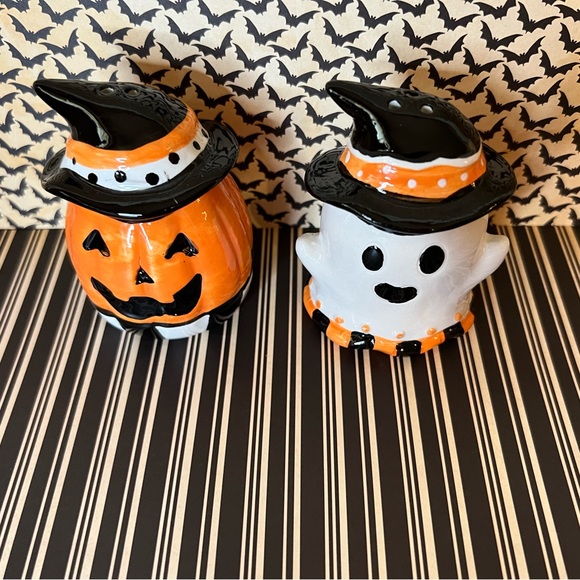 Halloween Ceramic Ghost Pumpkin Jack o Lantern Salt and Pepper Shakers - Picture 5 of 5